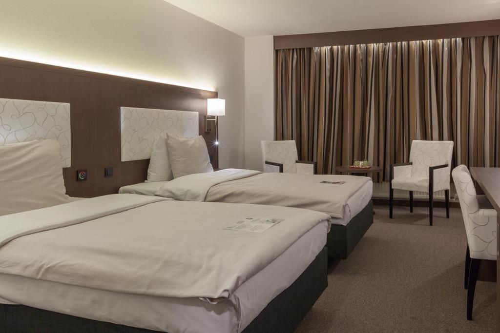 The Rosendale Hotel Roosendaal Bagian luar foto