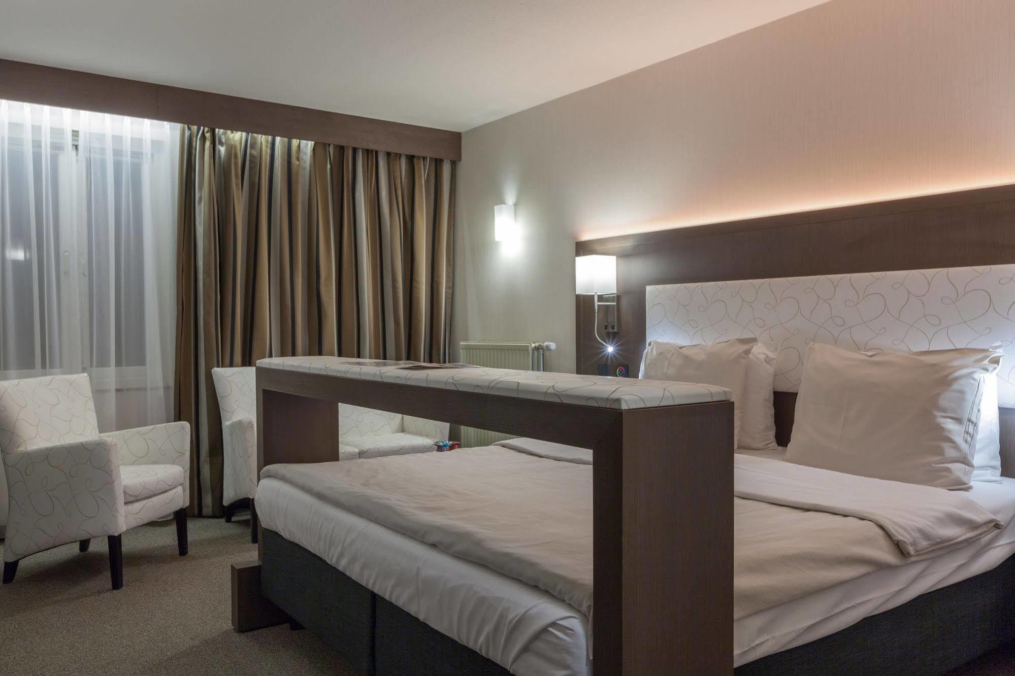 The Rosendale Hotel Roosendaal Bagian luar foto